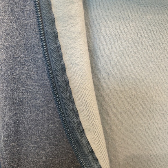 Blue Women’s Northface Jacket. Barely Worn - Picture 4 of 4